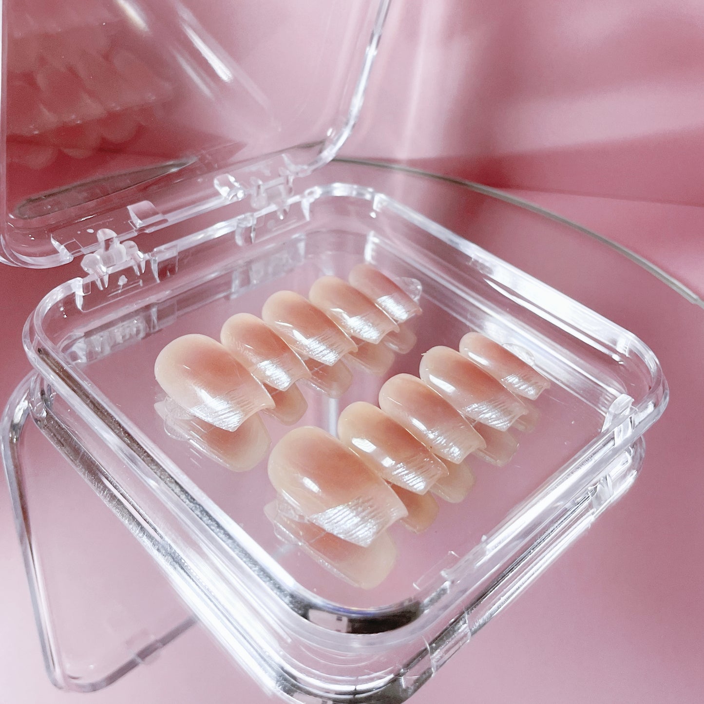 Exquisite handmade Press on Nails, "Artisan-crafted, Unique rhythm", Showcasing beauty at fingertips
