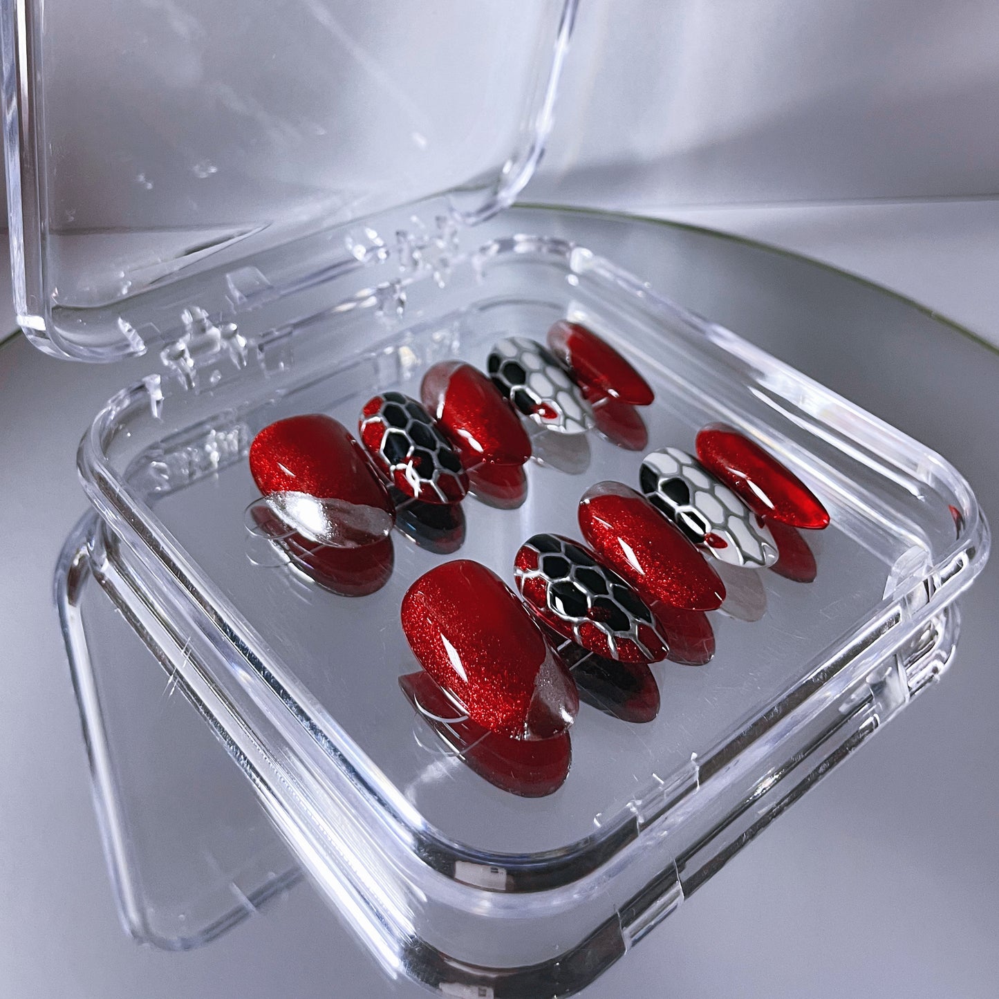(M) Red with Snake - skin Patterns Hand-made Press on Nails