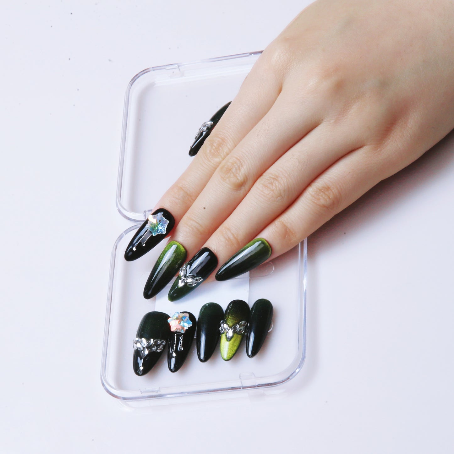(M) Green - Black Ombre Handmade Press On Nails with Exquisite Patterns