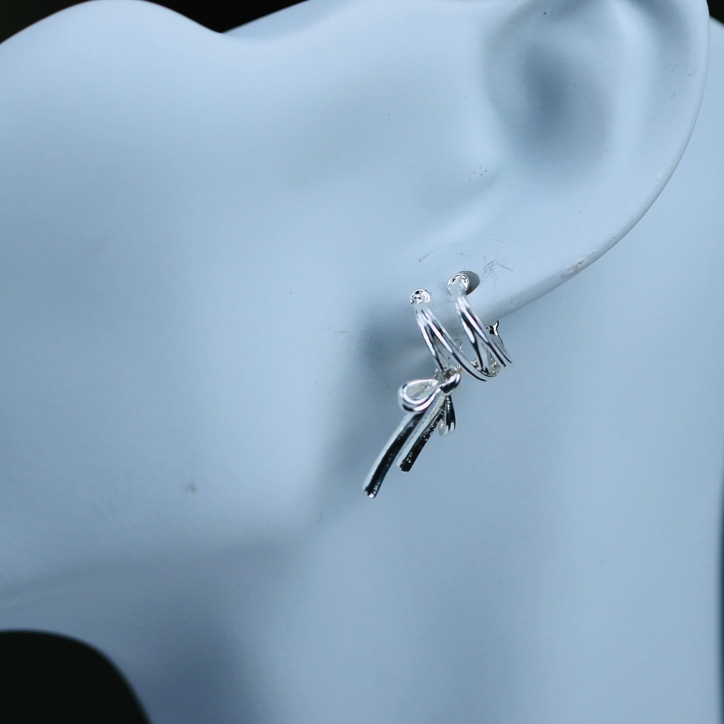 Earlobe hugging Bow Earrings: A Touch of Graceful Beauty