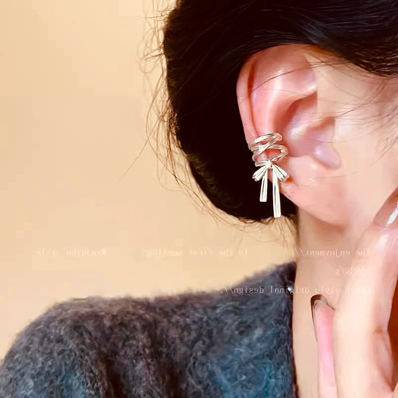 Earlobe hugging Bow Earrings: A Touch of Graceful Beauty