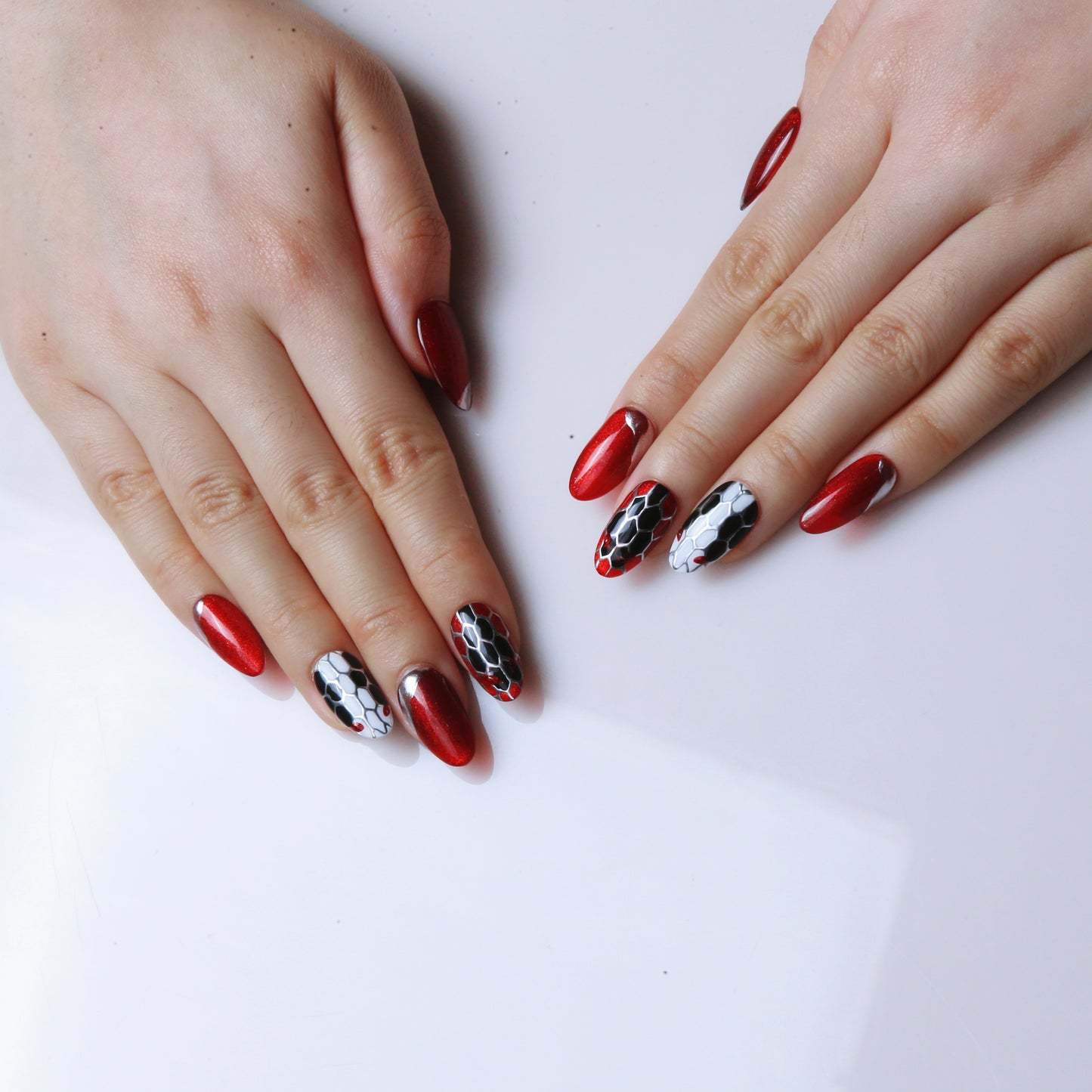 (M) Red with Snake - skin Patterns Hand-made Press on Nails