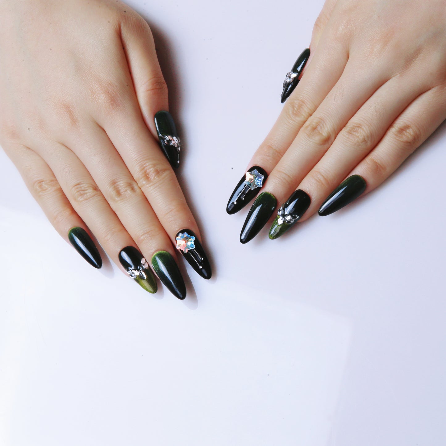 (M) Green - Black Ombre Handmade Press  On Nails with Exquisite Patterns